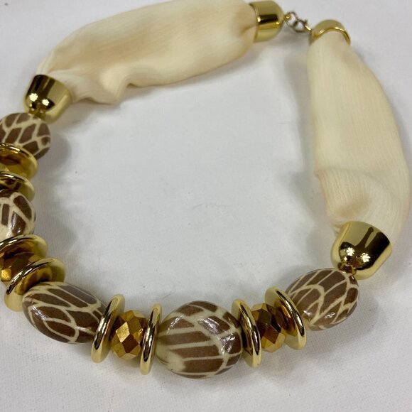 Vintage chunky beaded statement necklace with cream fabric - Picture 2 of 10